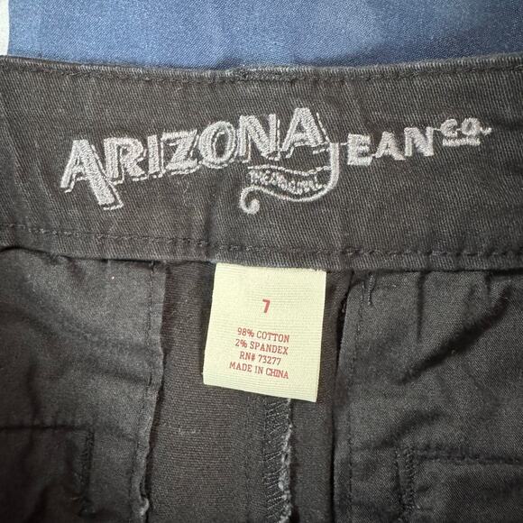 Arizona Jean Co. Black Bermuda Shorts - Size 7 - Picture 6 of 6